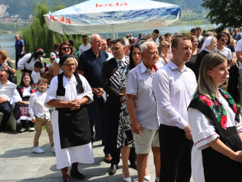 FOTO: Na Šćitu svečano proslavljena Velika Gospa i Mlada misa fra Mile Belje