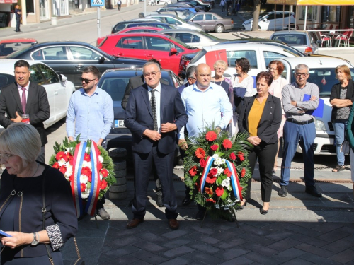 FOTO: Polaganjem vijenaca i svečanom sjednicom započelo obilježavanje Dana općine