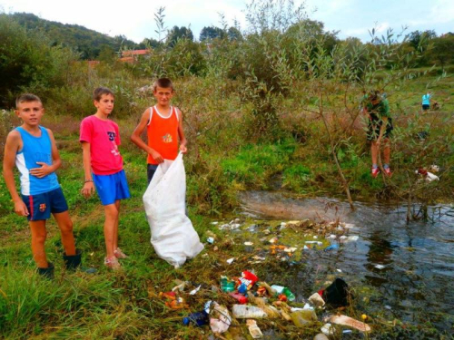 Nesavjesni ribolovci ostavljaju hrpe smeća na obalama Ramskog jezera!