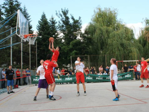 FOTO: Počeo turnir u uličnoj košarci "Streetball Rama 2014."