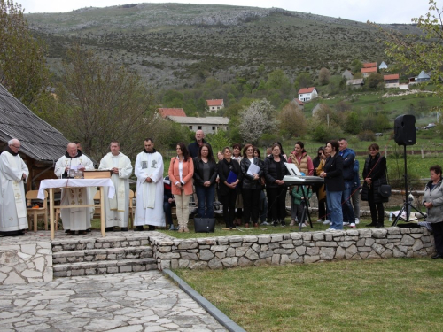 FOTO: Druženje Rumbočana i sv. misa na Zahumu