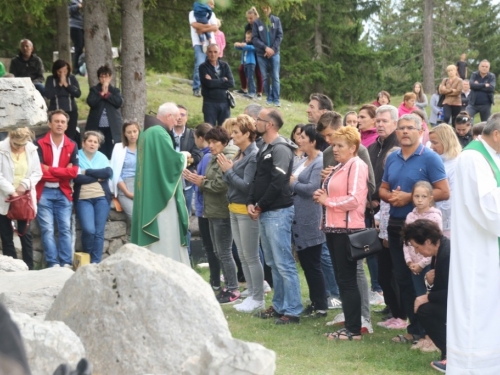 FOTO: Na Vranu služena sv. misa za poginule duvandžije
