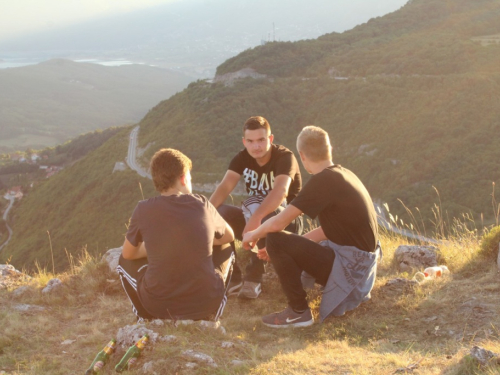 FOTO| Gmićani podigli križ na Makljenu