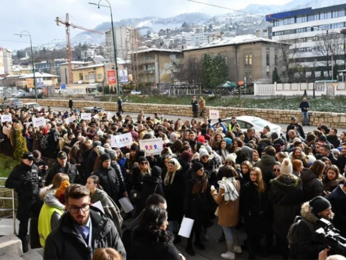 Stotine studenata u Sarajevu izašlo na ulicu