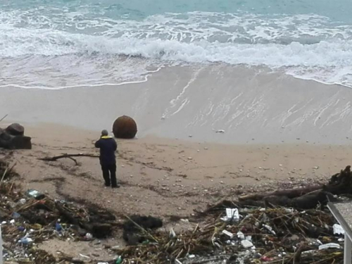 More na dubrovačku plažu izbacilo minu iz Drugog svjetskog rata