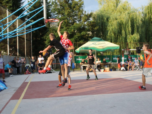 FOTO: Ekipa ''ALF Market'' osvojila Streetball za juniore