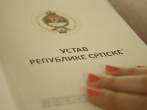 Usvojena odluka o donošenju novog ustava RS