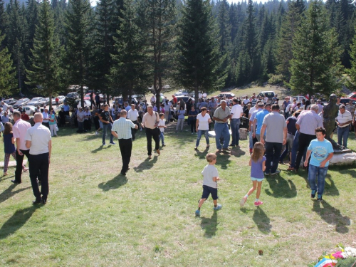 FOTO/VIDEO: Na Vran planini služena misa za poginule duvandžije