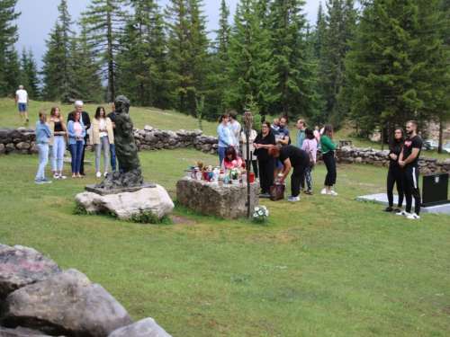 FOTO/VIDEO: Na Vranu služena sv. misa za poginule duvandžije