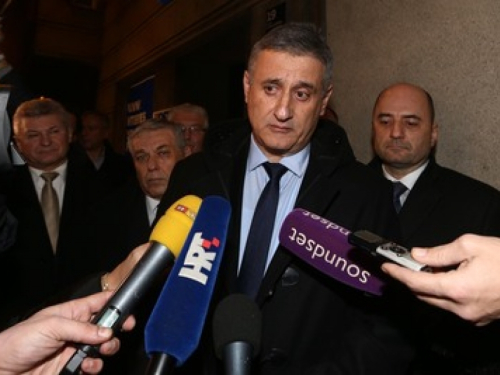 Karamarko napustio sastanak sa Petrovom i Milanovićem