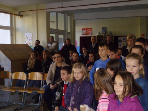 FOTO: Božićna priredba u OŠ Veselka Tenžere Uzdol