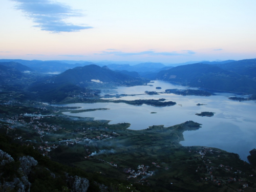 FOTO: Paljenjem svitnjaka Rama dočekuje sv. Ivu