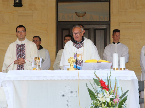 FOTO: Na Šćitu započela trodnevnica, Mladu misu slavio p. Marko Petričević