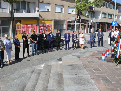 FOTO: Polaganjem vijenaca i svečanom sjednicom započelo obilježavanje Dana općine