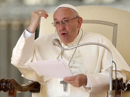 Papa Franjo pozvao bliskoistočne vjerske čelnike na samit u Italiji