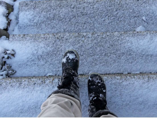 Zaleđene stepenice bez soli: Jednostavan trik koji stvarno djeluje