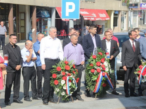 FOTO: Polaganjem vijenaca i svečanom sjednicom započelo obilježavanje Dana općine