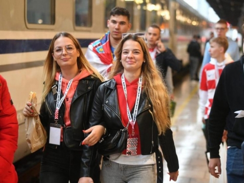 Stotine Hrvata vlakom krenule prema Beču: Očekujemo pobjedu!