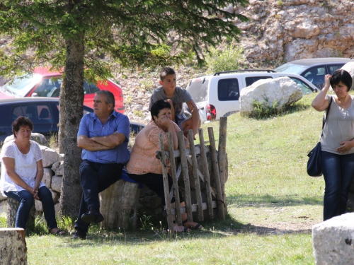 FOTO/VIDEO: Na Vran planini služena misa za poginule duvandžije