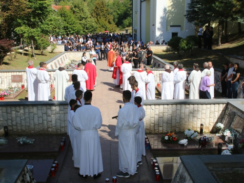 FOTO: Obilježena 28. obljetnica stradanja Hrvata na Uzdolu