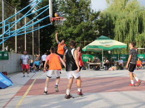 FOTO: Ekipa ''ALF Market'' osvojila Streetball za juniore