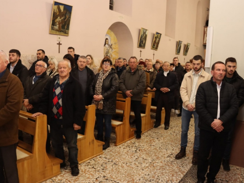 FOTO: Polnoćka u crkvi Uznesenja Blažene Djevice Marije na Šćitu