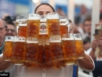 U Njemačkoj postavljen novi svjetski rekord u nošenju krigli piva