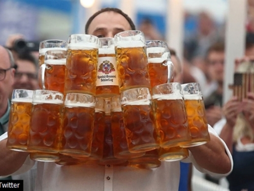 U Njemačkoj postavljen novi svjetski rekord u nošenju krigli piva