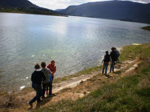 FOTO: Učenici u Eko akciji čišćenja obale Ramskog jezera