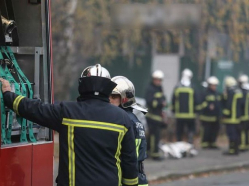 Hrvatska: Ugušila se dva muškarca, tragediju izazvala zapaljena čađa u dimnjaku