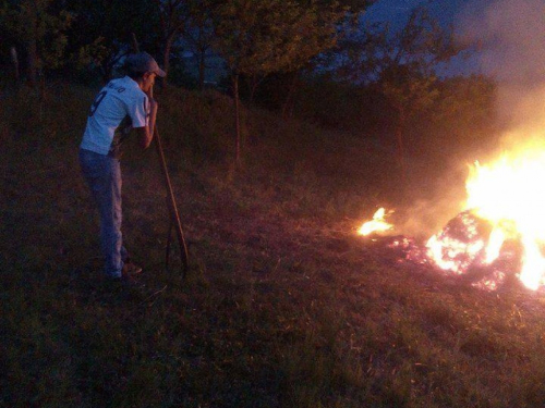 FOTO: Paljenjem svitnjaka Rama dočekuje sv. Ivu