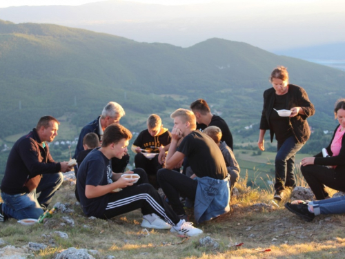 FOTO| Gmićani podigli križ na Makljenu