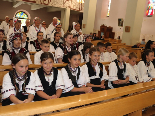 FOTO: Na Šćitu održana 5. kulturno-vjerska baština Hrvata BiH pod geslom ''Vratimo nadu zavičaju''