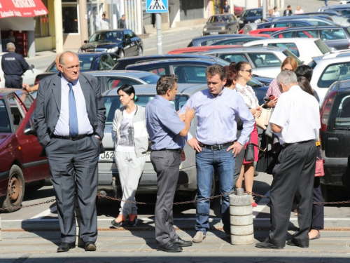 FOTO: Polaganjem vijenaca i svečanom sjednicom započelo obilježavanje Dana općine