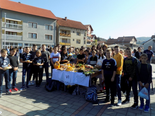 FOTO: Dani kruha u OŠ Marka Marulića Prozor