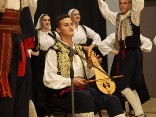 FOTO: Večer folklora u Prozoru: HKUD-ovi ''Rama'' i ''fra Petar Bakula'' oduševili publiku