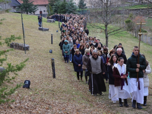 FOTO: Put križa kroz fratarski gaj na Šćitu