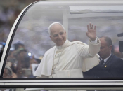 Papa kaže da govor o ''tiranima'' nije bio usmjeren na Trumpa