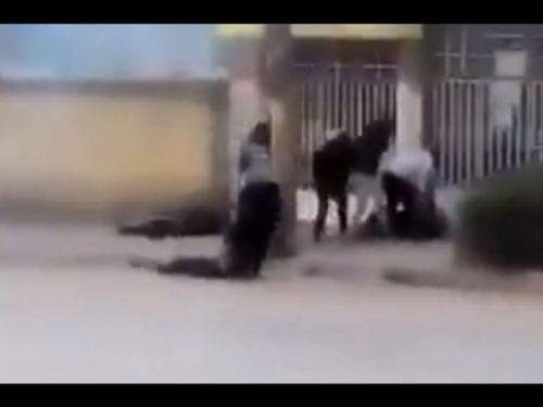 VIDEO:  Iranska garda puca na prosvjednike koji vuku tijela već ubijenih