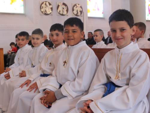 FOTO: Prva sveta pričest u župi Prozor