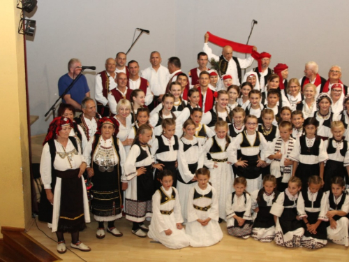 FOTO: U Prozoru održana večer folklora