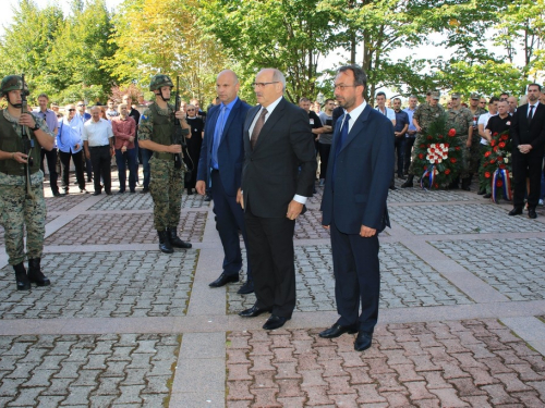 FOTO/VIDEO: Na Uzdolu obilježena 22. obljetnica stravičnog pokolja nad Hrvatima