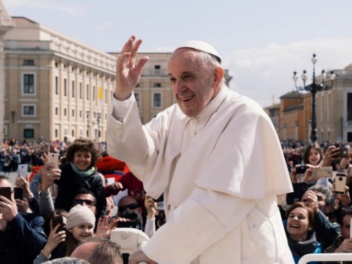 Papa Franjo: Neću podnijeti ostavku