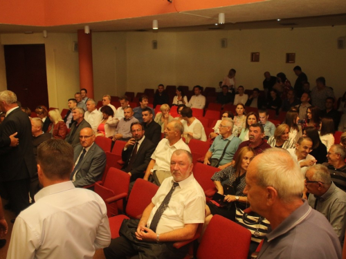 FOTO: Polaganjem vijenaca i svečanom sjednicom započelo obilježavanje Dana općine