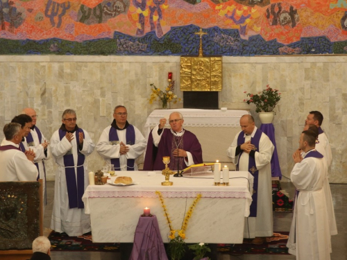 FOTO/VIDEO: Nadbiskupijski križni put mladih na Šćitu