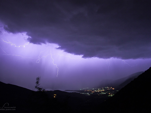 FOTO/VIDEO: Munje parale nebo nad Ramom