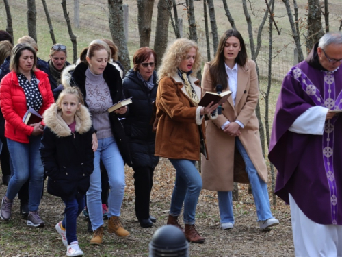 FOTO: Put križa kroz fratarski gaj na Šćitu