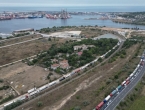 Stotine ukrajinskih kamiona danima čekaju da iskrcaju žito u lukama na Dunavu