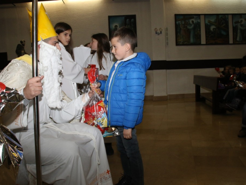 ​FOTO: Sv. Nikola s radošću dočekan u župi Rumboci