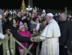 Video: Papu Franju razljutila hodočasnica